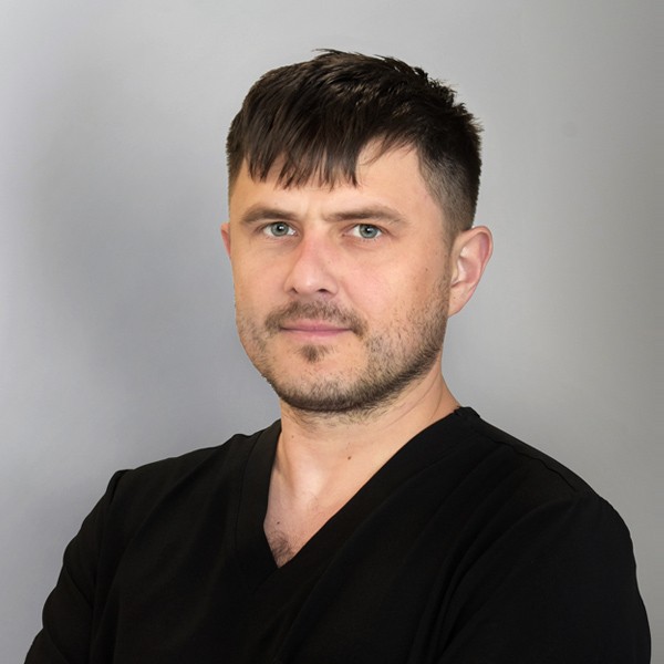 Marcin Stański – lekarz dentysta w gabinecie Adenta Opole